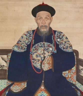统领三十万大军，康熙亲封"抚远大将军"，出征时排场比肩皇帝。然而1722年，他在
