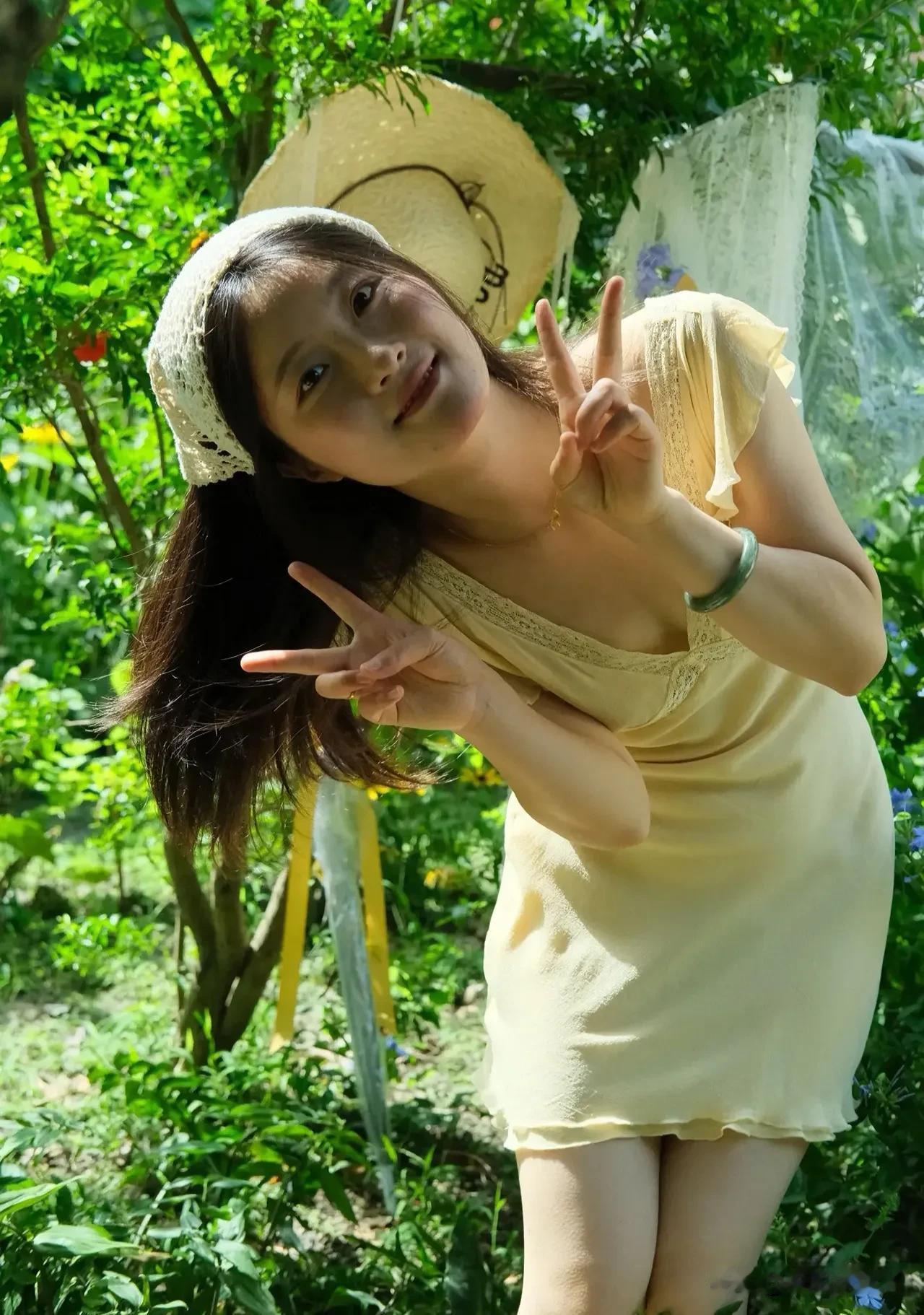 黄裙摆一飘，甜度爆表！谁还不是个元气小仙女呢？