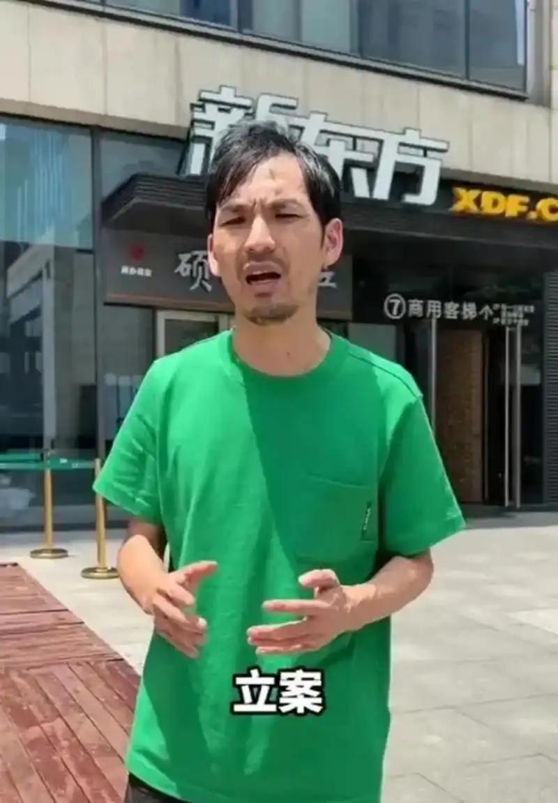 我堂哥也干过打假，我问他铁头怎么就走到今天这一步了。他没马上接话，抽了半根烟才说