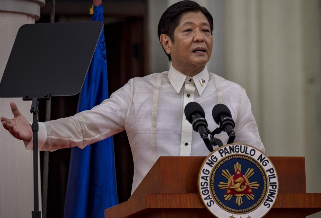 60万人抗议，菲媒突曝黄岩岛主权争议！马科斯350亿军购换来了什么？南