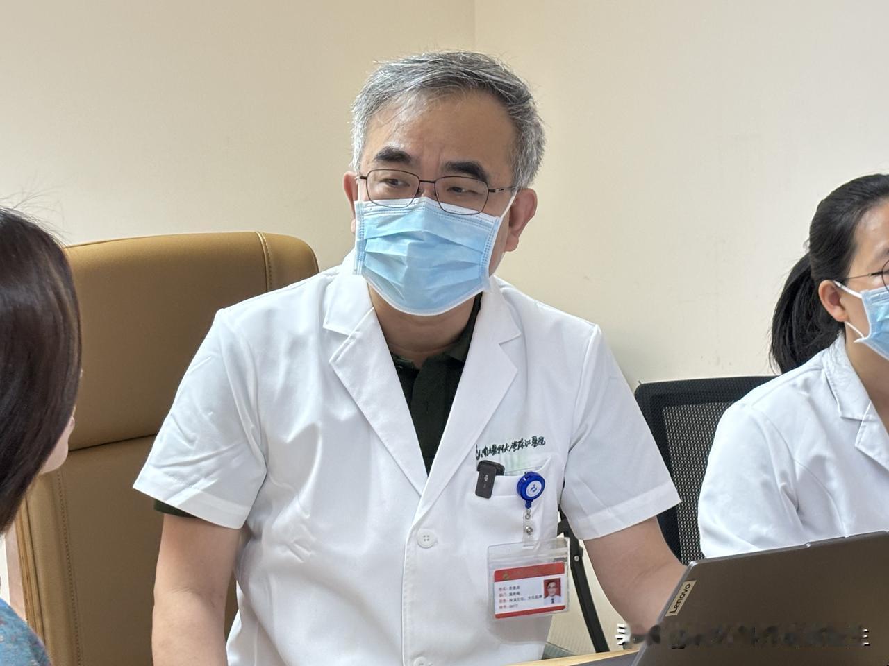 门诊来了位56岁的女性患者，前段时间查出6mm的肺磨玻璃结节，手术后病理确诊为微