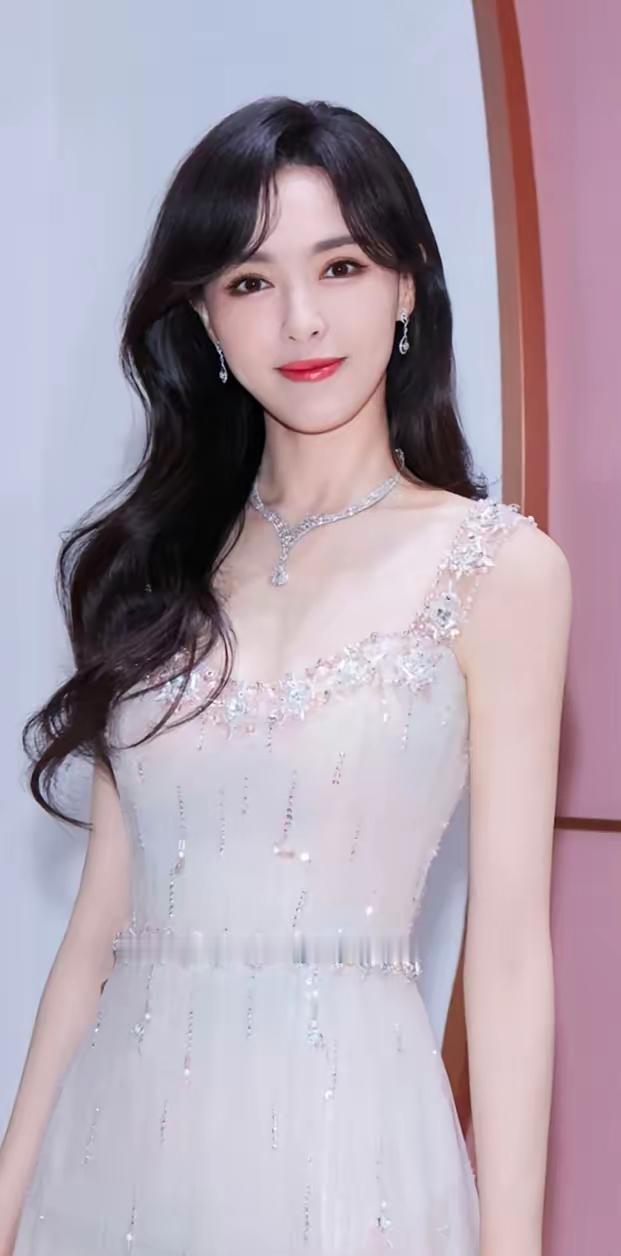 不就是弄个开放初期繁华都市的剧，弄点好看的镜头，圈一波60、70、80的情怀，看