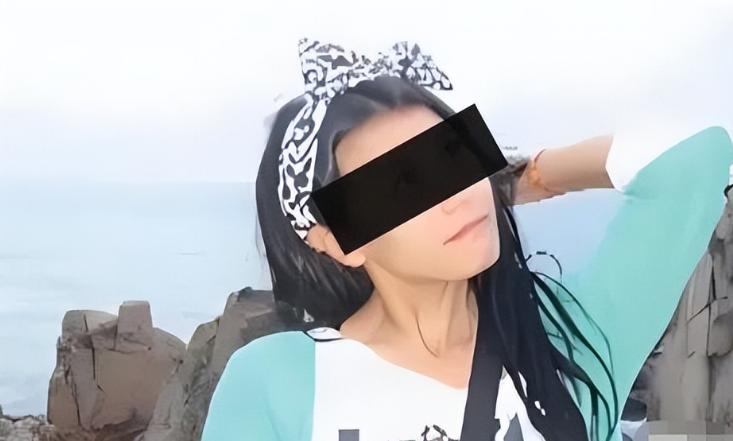 “脸都不要了！”一女子趁丈夫去非洲务工之际，先是与初恋复合，然后又跟小区离异男子