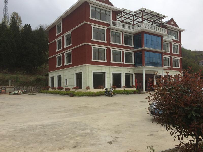 家人们，贵州这女孩可太励志啦！打工8年，就为了盖房，给妈妈一个安稳的家。12