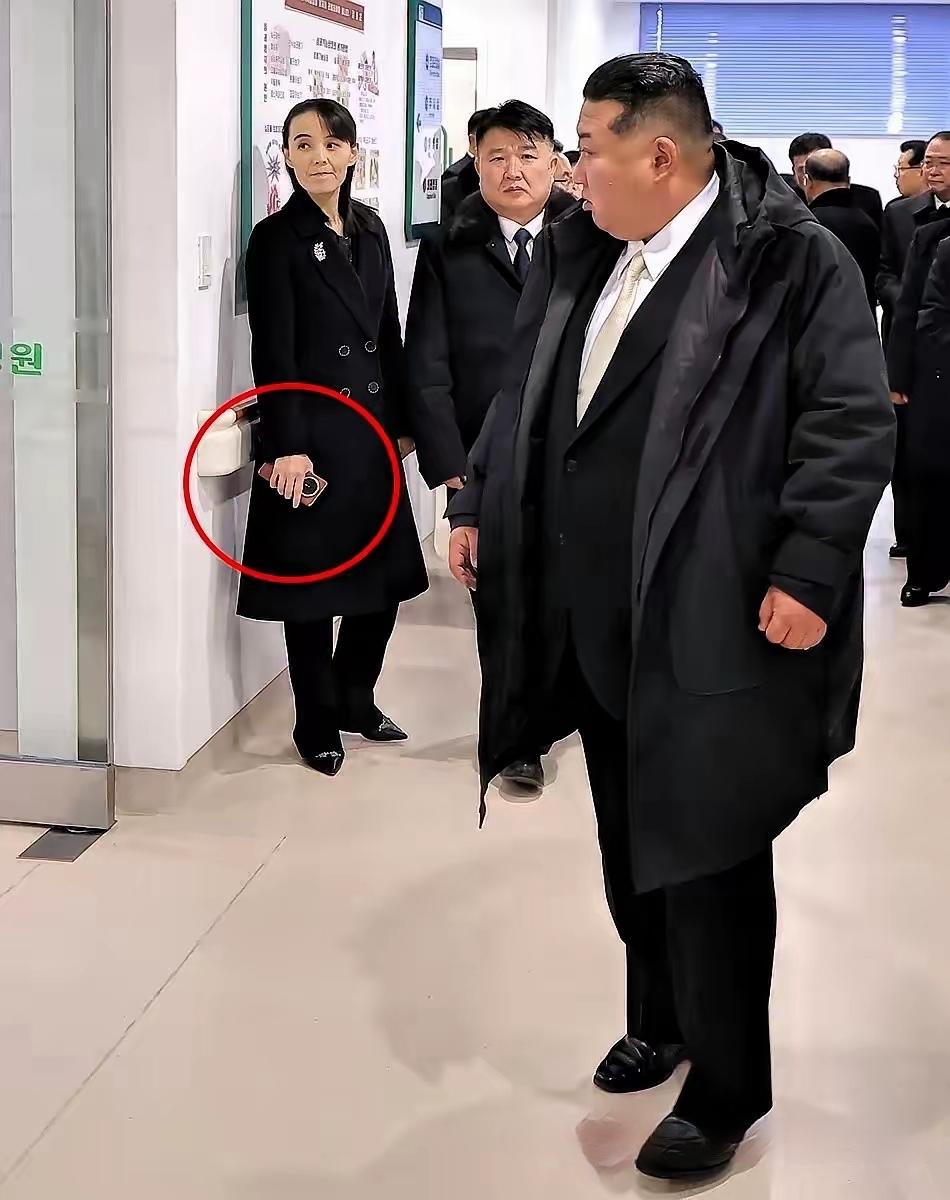 金与正用的手机，就能看出，朝鲜与咱们的感情。金正恩的妹妹金与正用的手机，不是