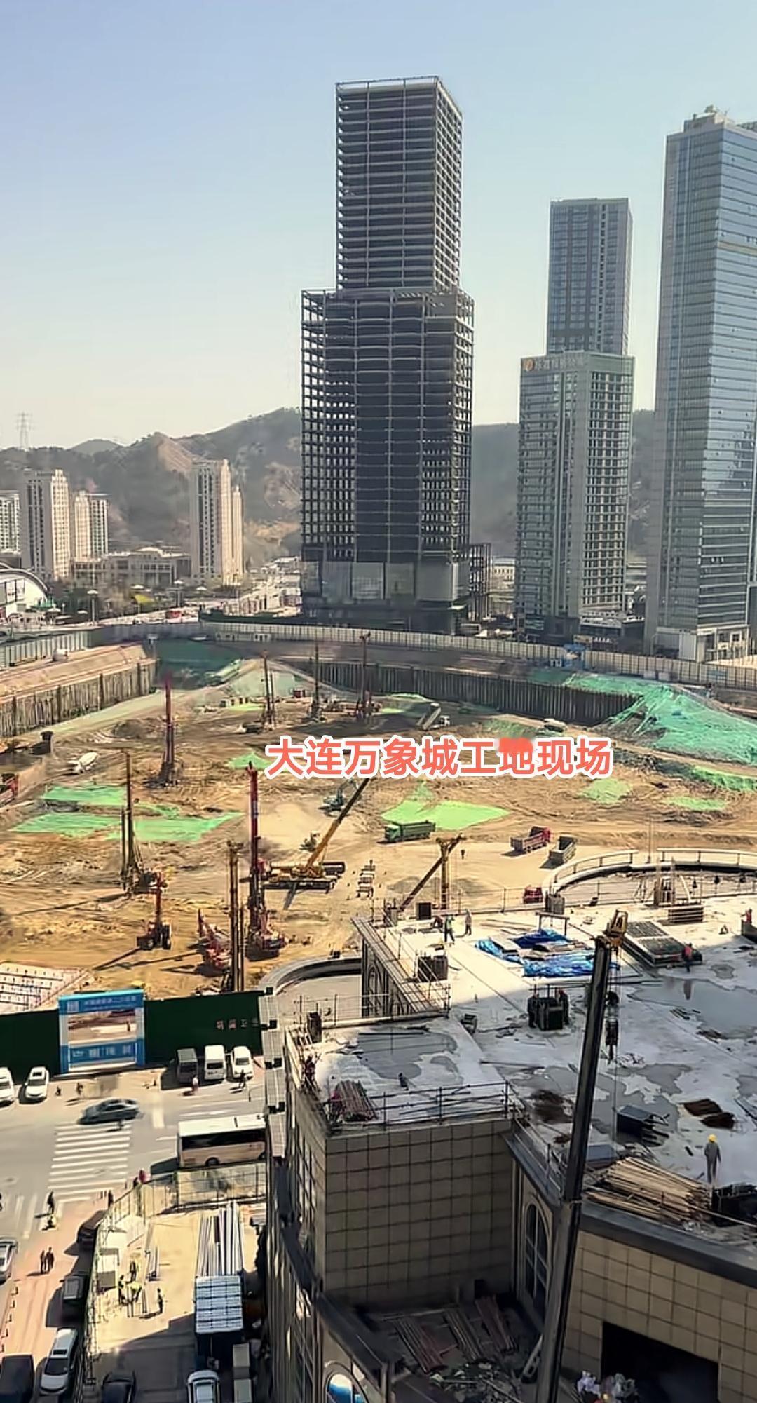 恭喜大连、恭喜大连。进入到4月中旬大连星海广场万象城购物中心建设终于有了突飞猛进