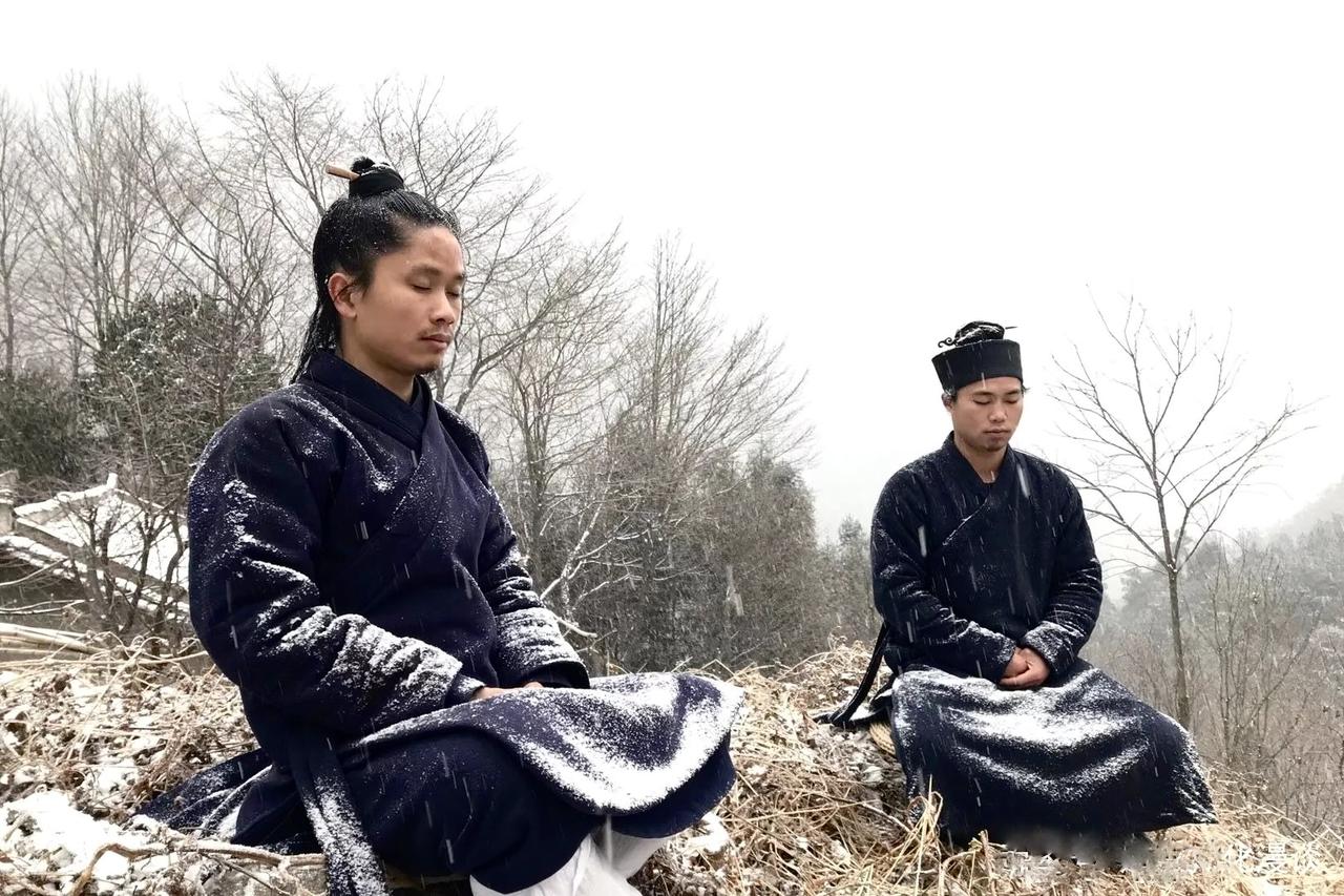 和一位道教协会的朋友聊天，谈到终南山里修行的几千名道士道姑，没想到他说修行个屁啊