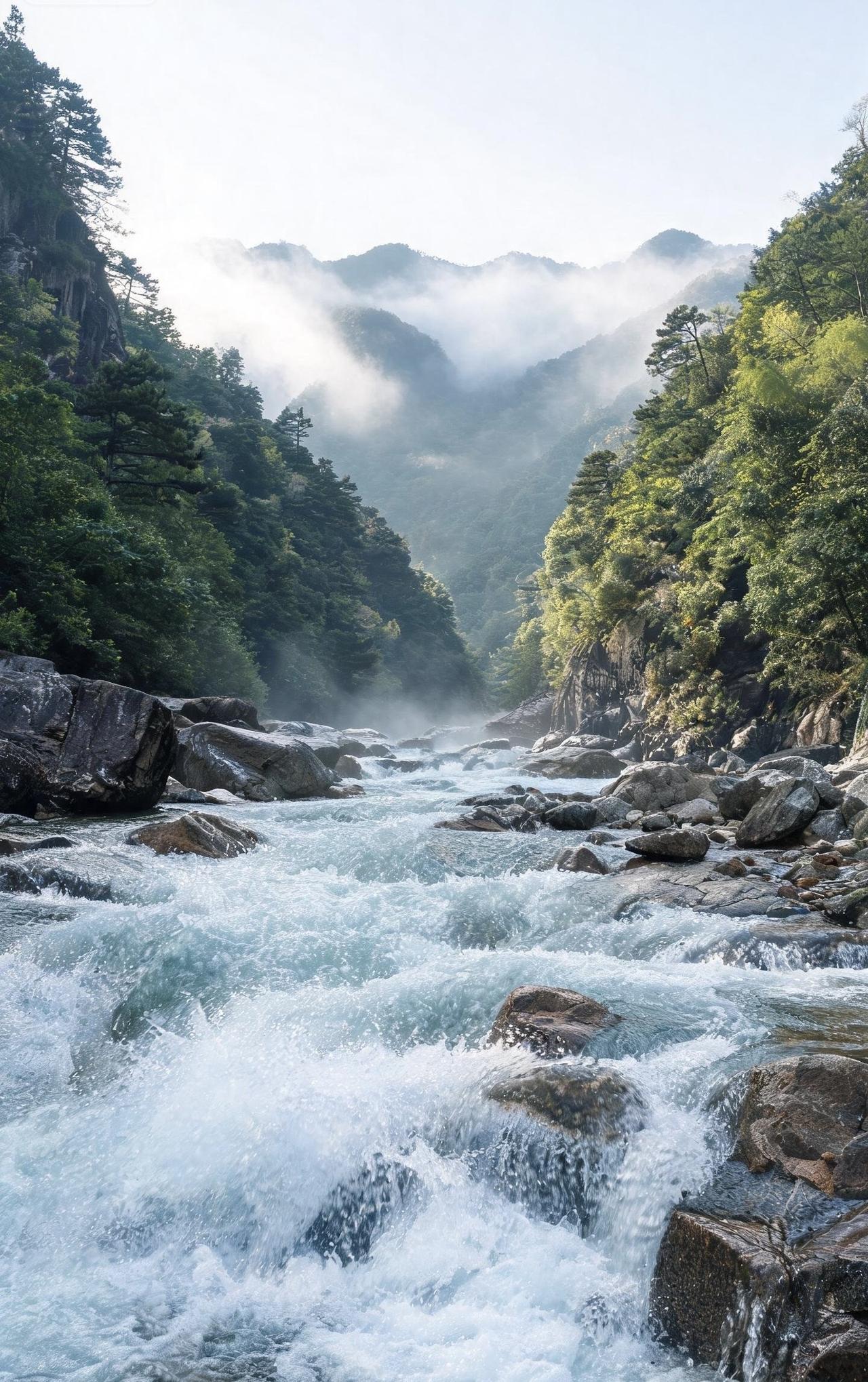 精美壁纸（773）🌈📝山间一处幽深峡谷，湍急的溪水奔涌向前，狠狠撞在嶙峋的
