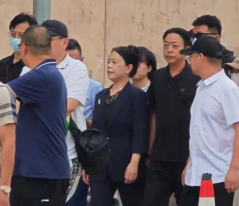 杜大娘当庭认栽！笔迹鉴定压力下终供认：儿子代签“三拒绝”医疗文书