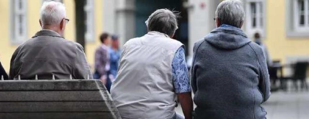 上海，88岁的马老太把自己一辈子的积蓄121万交给女儿，没想到女儿转手就把她送进