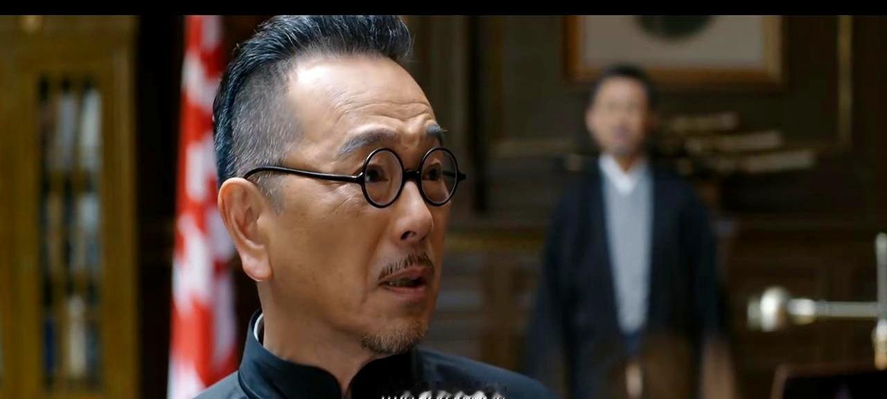 叶德公被押去司令部那天，心里跟明镜似的。他把后事甩给四婆，一句废话没有。