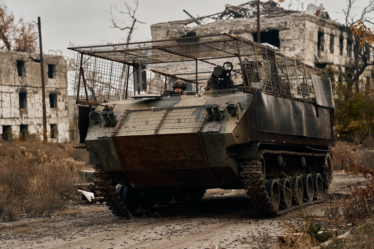 素材存档，俄乌冲突中的俄军装甲车辆。简单粗暴的毛系粗犷美学坦克装甲车辆