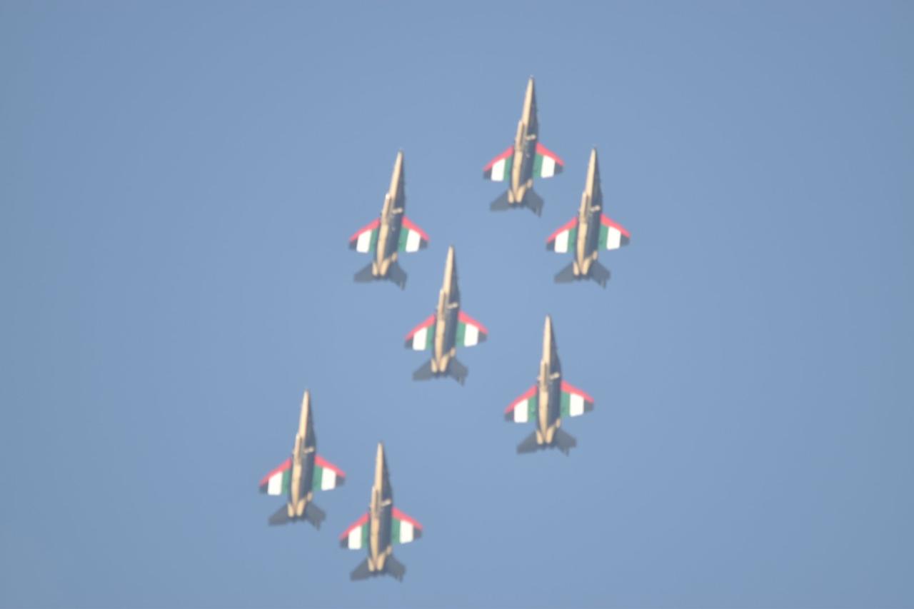 枭龙战斗机之后，中国制造的战机再传捷报：阿联酋表演队公开驾驶L-15教练机。当地