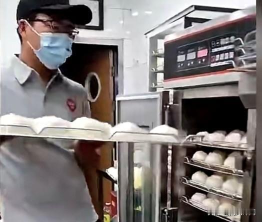 宁可睡地板，也要当老板！安徽一位小伙就凭着这份执念，在上海狠狠体验了一把创业的大