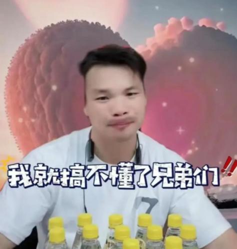 三只羊嘴哥不干了，网友说还支持他！当过兵的嘴哥在三只羊直播时，总劝观众