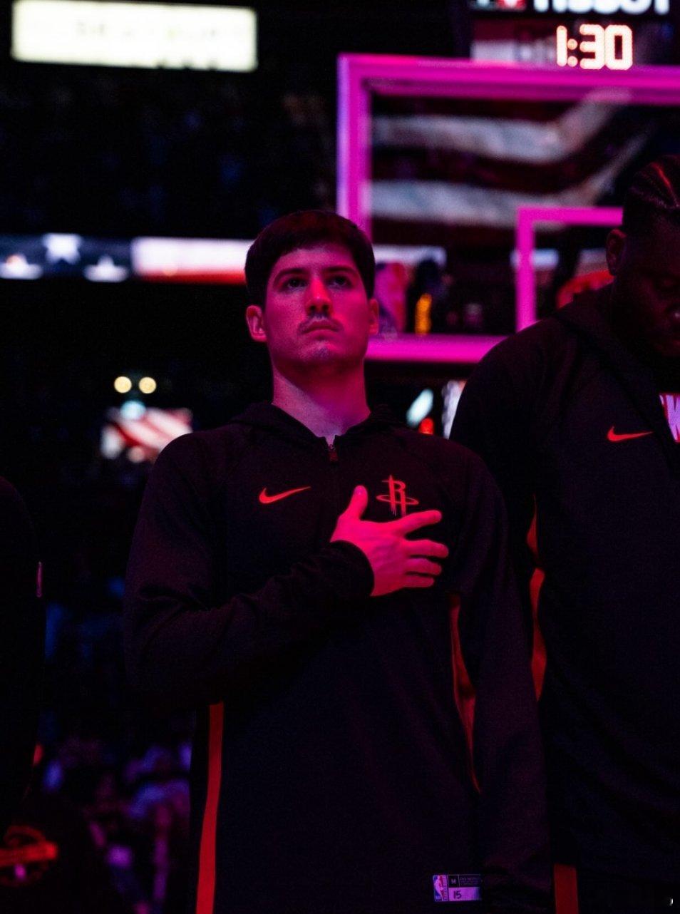 谢泼德找回准心15+2+2,9中5,三分6中4尽管乌度卡只给了19分钟，