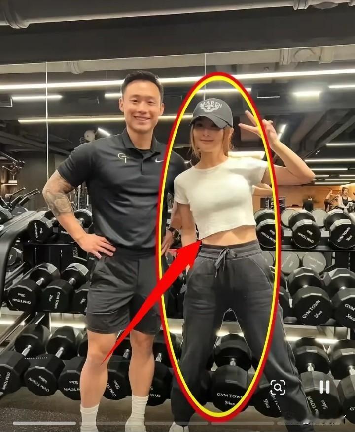 看了下蔡卓妍的再婚对象我忽然明白一个道理，对于一个女强人来说，能征服她们的，绝