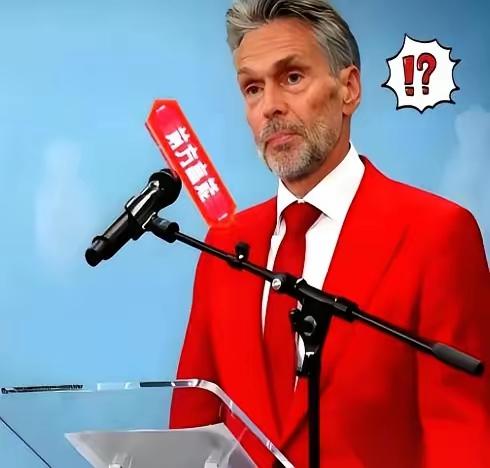 光刻机这事儿，人家荷兰那边，门直接给你焊死了。之前还一堆人分析，说我们拿稀土王