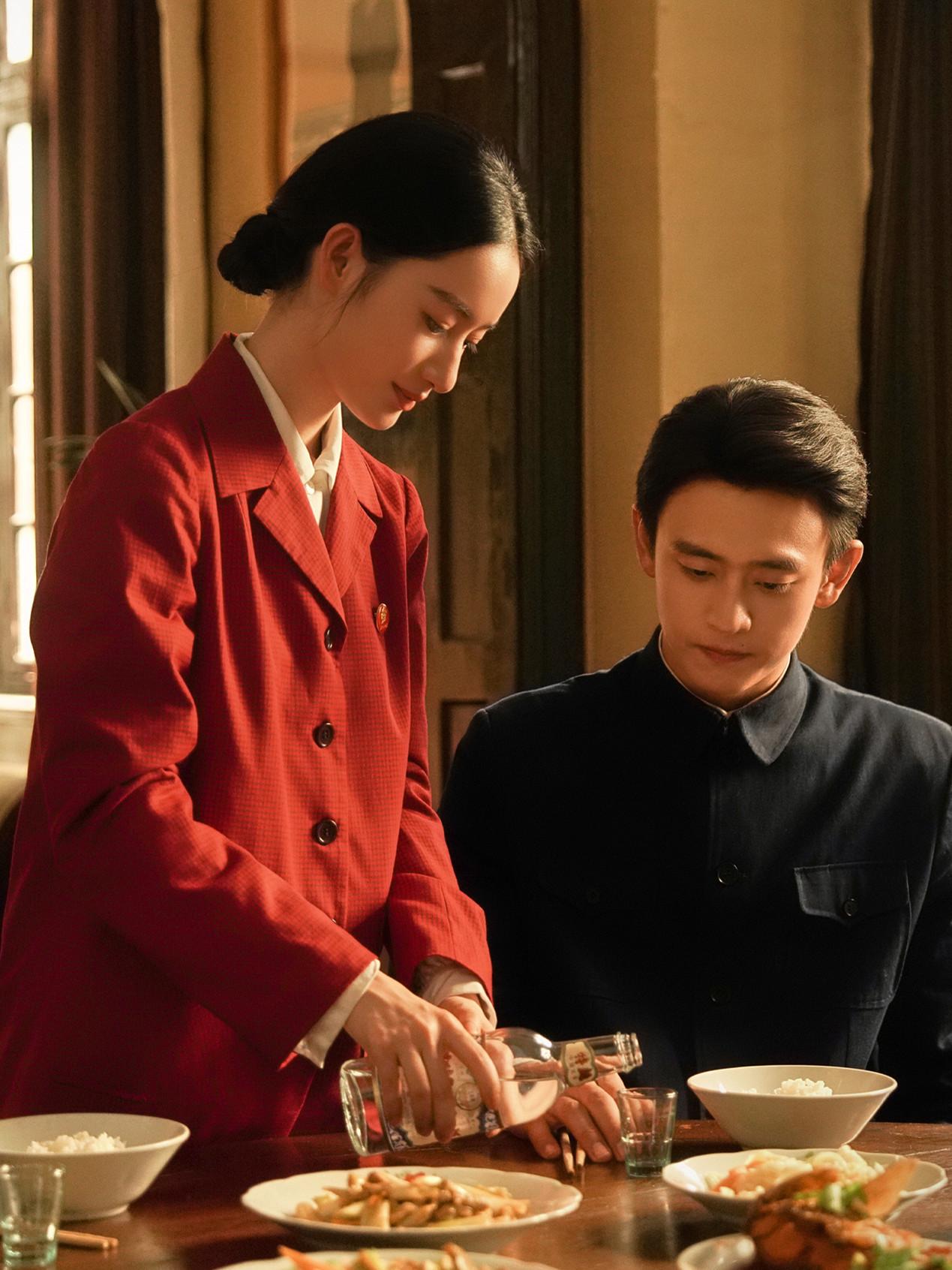 郭晓婷自爆：我和王天辰是二搭。之前演《人生之路》的时候，觉得他憨憨的，很老实的样