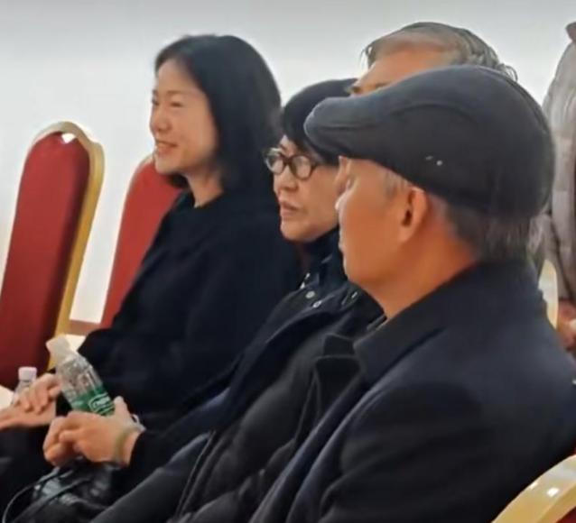 [点赞]杨振宁逝世37天，49岁的翁帆突然登上热搜。不是因为悲戚悼念，而是她挽