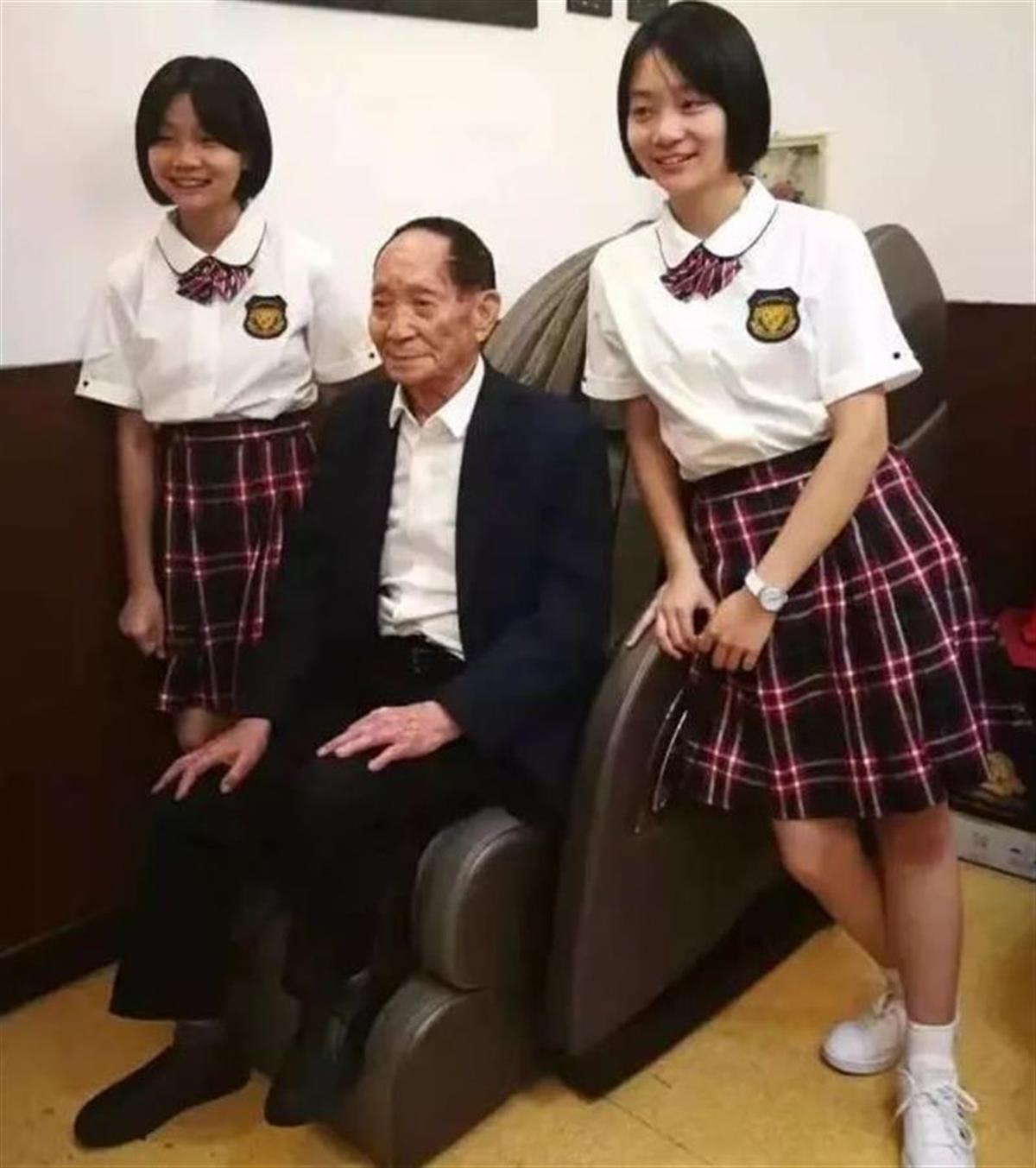袁隆平的两个孙女小名很有意思，一个叫大米，一个叫小米。孙女上幼儿园时，幼儿园老师