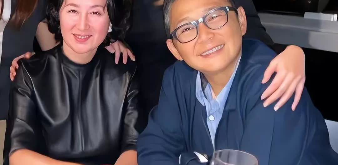 何超琼的红颜知己俞琤，真的是她的精神支柱，两人经常出双入对，如影随行。俞琤出