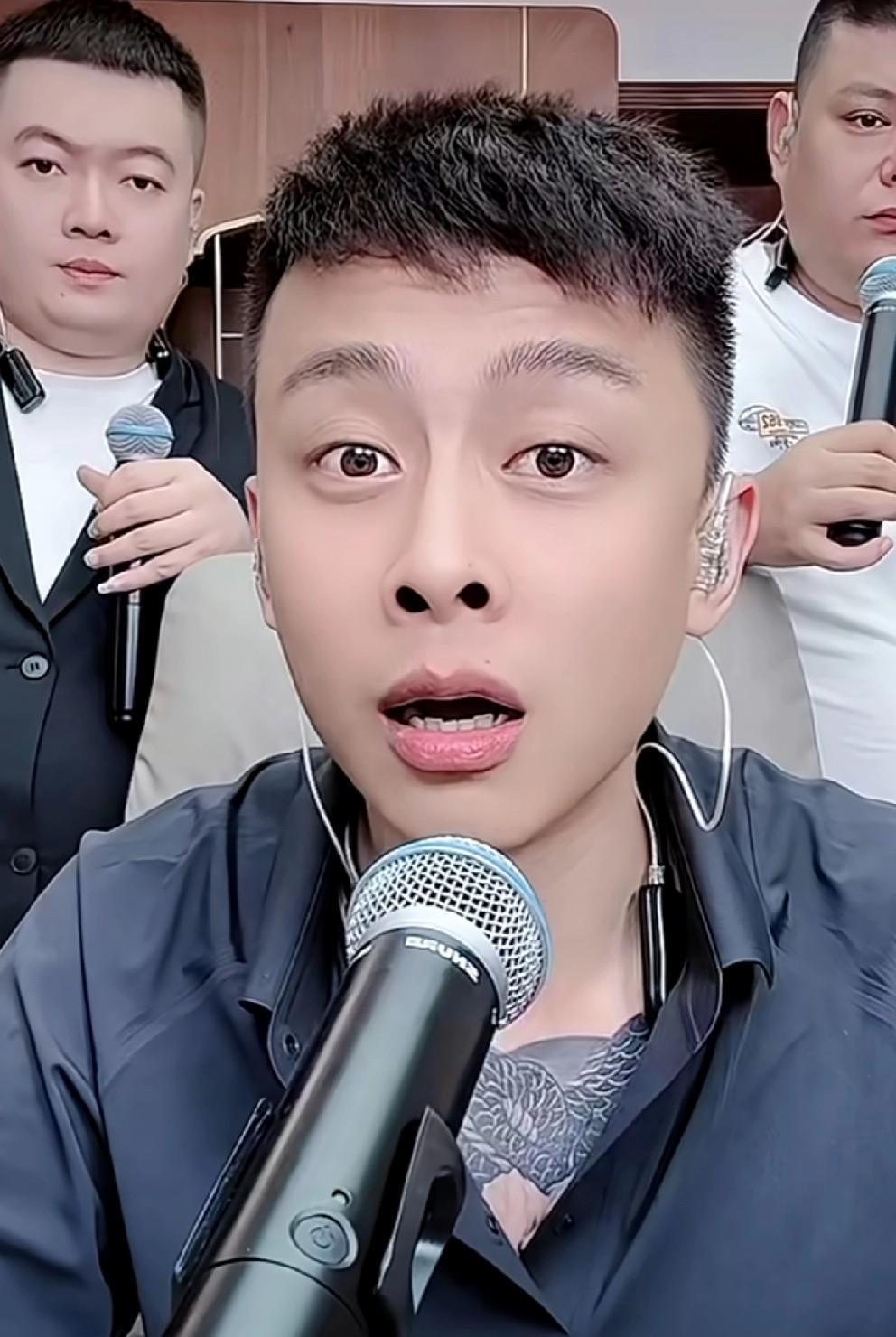 小胖点评洋洋洋去海对面试水，菲妹都马上回来直播了，你别换了，还不如这边呢！