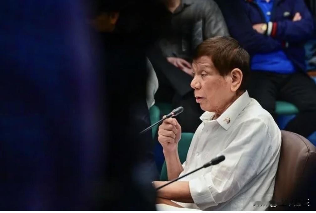 国际刑事法院书记官处宣布，已收到数百份新的申请，这些申请者要求参与针对菲律宾前总