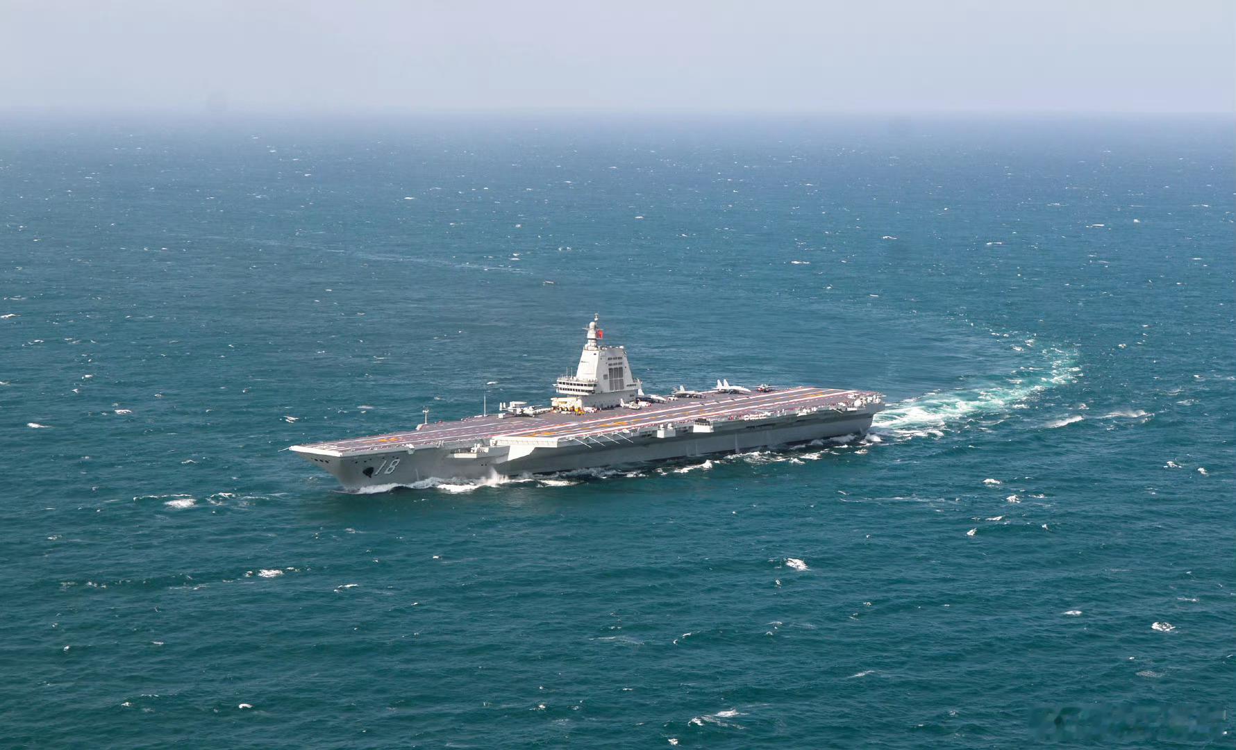 福建舰刚入列，就马不停蹄地出海练兵了。世界最强舰载预警机空警-600，世界最强舰