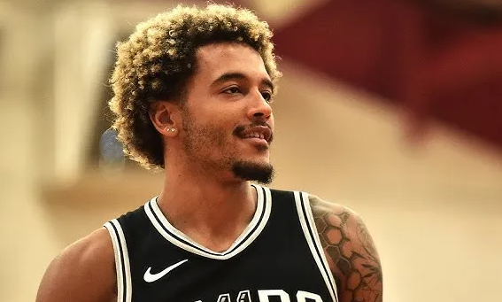 据联盟消息人士透露，寻求大前锋位置深度的菲尼克斯太阳队，是多家对圣安东尼奥马刺队