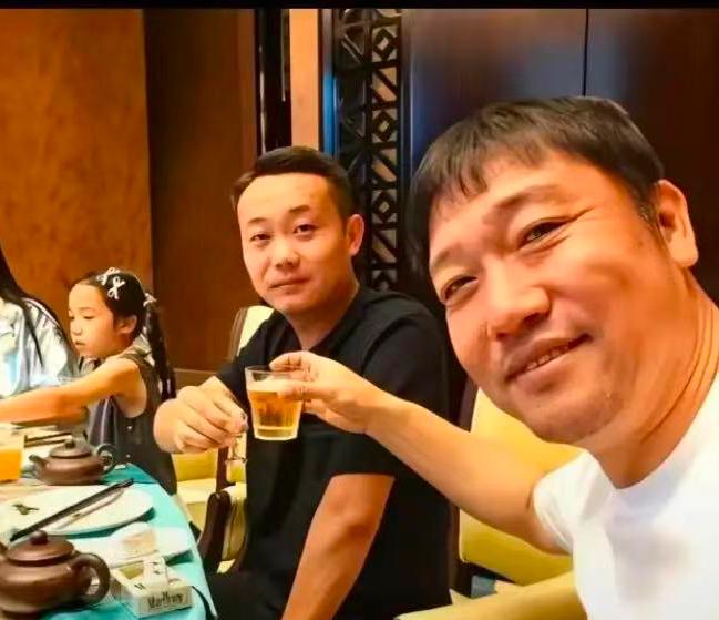 贾冰这次塌房不塌房，不敢说但有一点敢肯定那就是，以后他再也不会参加所谓的哥们
