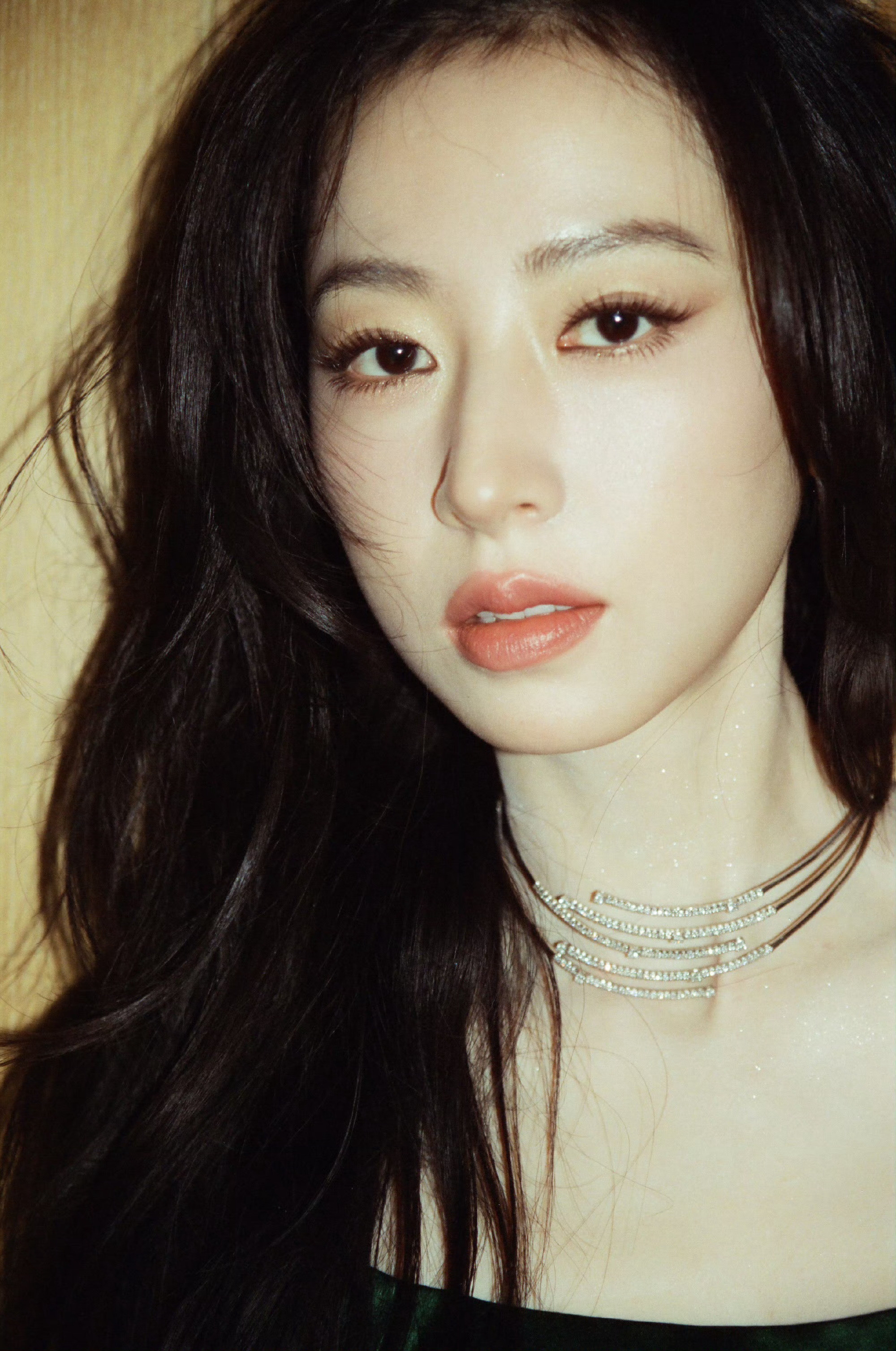 周雨彤这组怎么感觉有点胶卷风～还是好美！