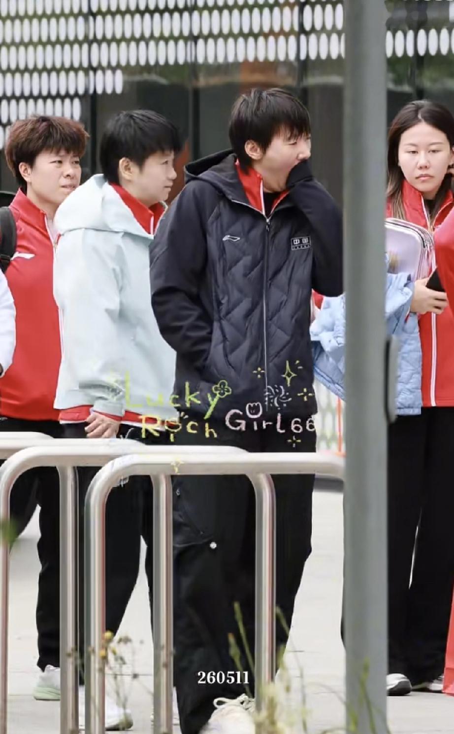 结束伦敦团体世乒赛第一天，国乒女队孙颖莎、王曼昱、王艺迪、蒯曼、陈幸同五位获得伦