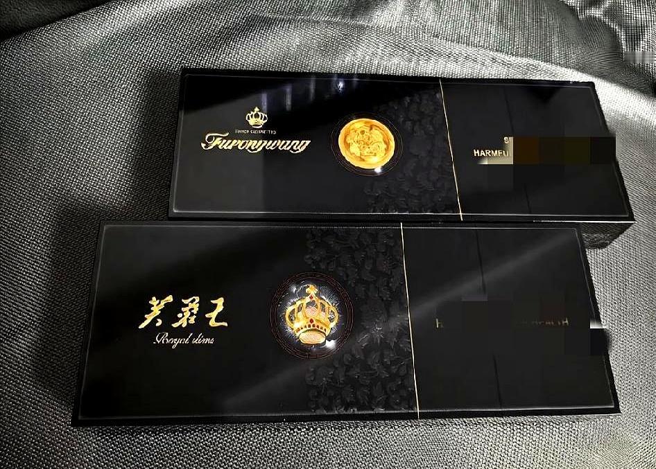 昨天有个老乡搭我的车来深圳，全九百多公里，油费和过路费都是我掏的。到地方后，老