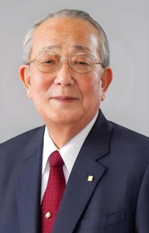 稻盛和夫说：“人必须出门，必须社交，必须去体验不同的事物，见各种各样的人，脑子才