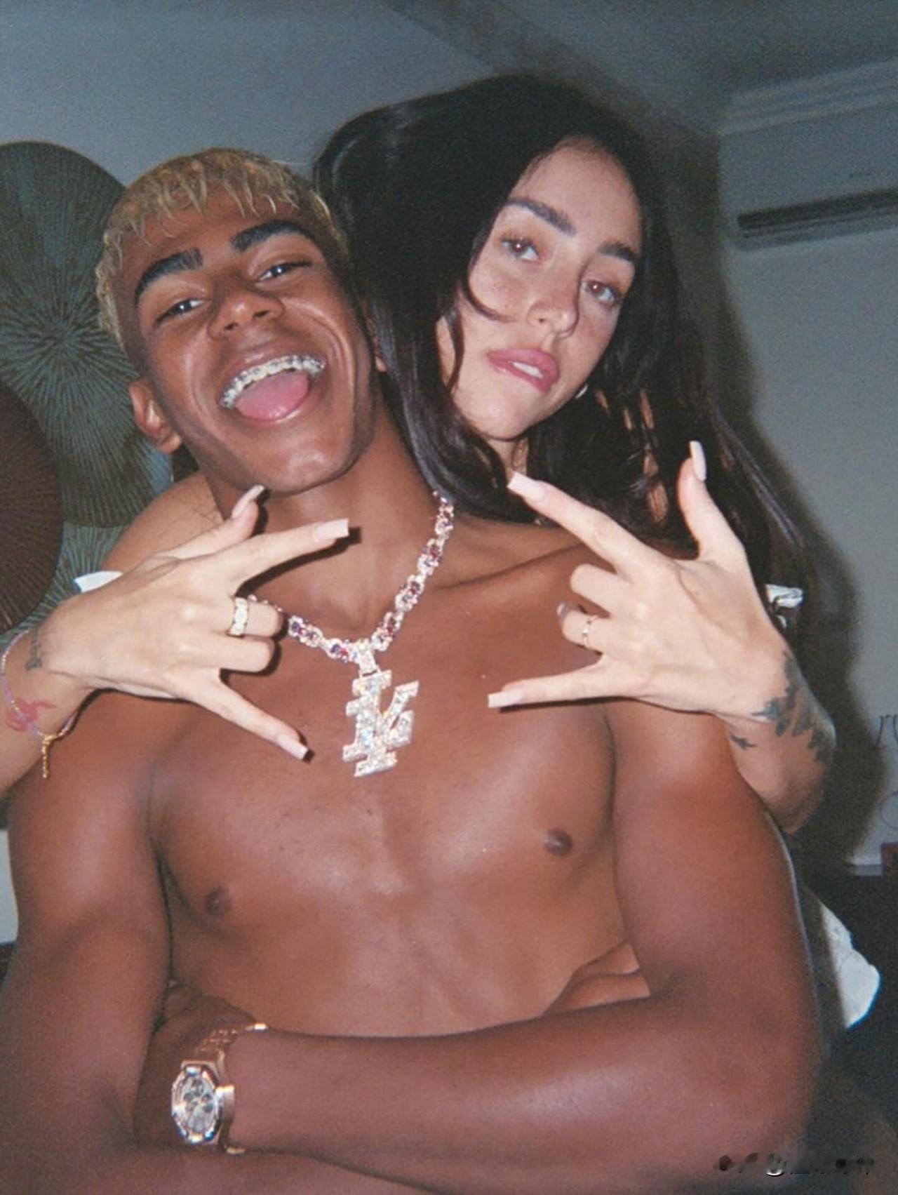 外国人有钱了也买房，亚马尔斥资上千万欧元买下原皮克和夏奇拉的豪宅!据西班牙媒