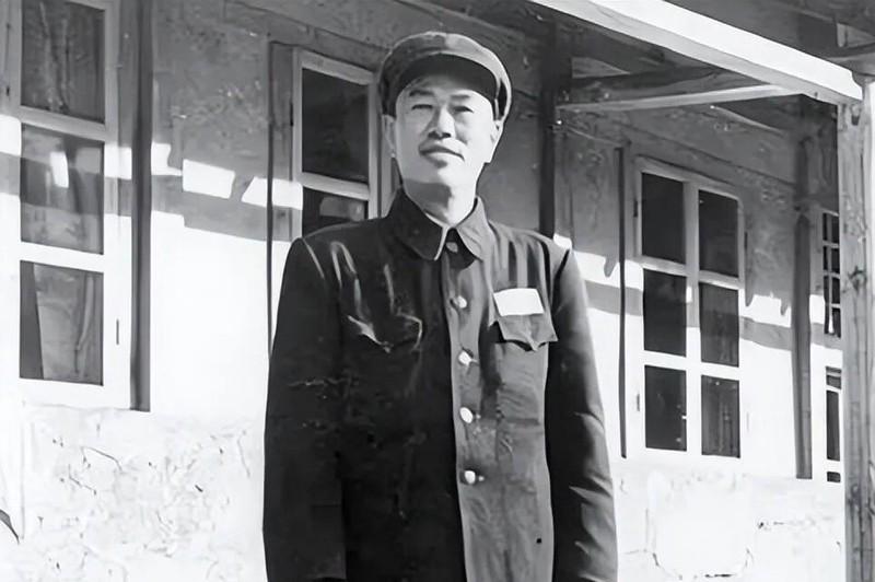 邓华都指挥百万大军了，为啥不能上将晋升为大将一九五五年秋，东北那边的风已经冷