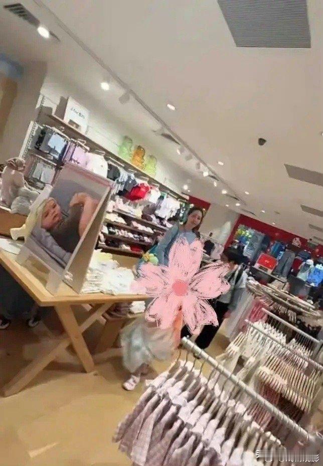 向佐郭碧婷，真实关系曝光！郭碧婷夫妻俩，这次俩人没有秀恩爱，而是被网友扒出了俩人