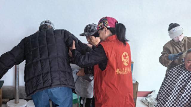 便民下乡进堡王 志愿服务暖乡村