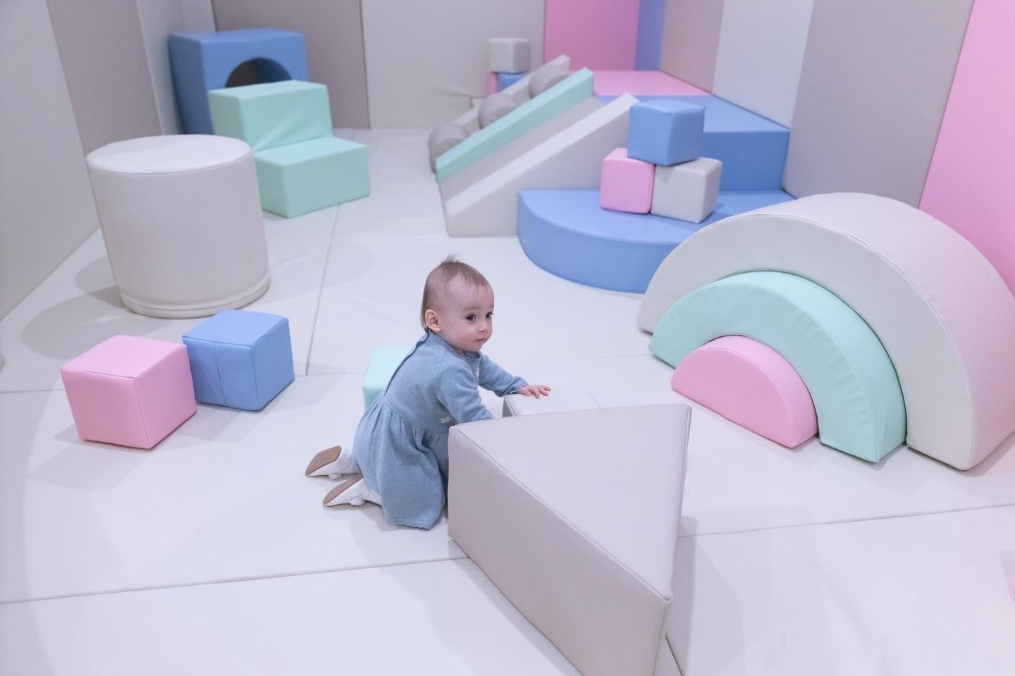 新闻2026.1.21摩纳哥王室成员为新建的室内儿童游乐场“LittleW