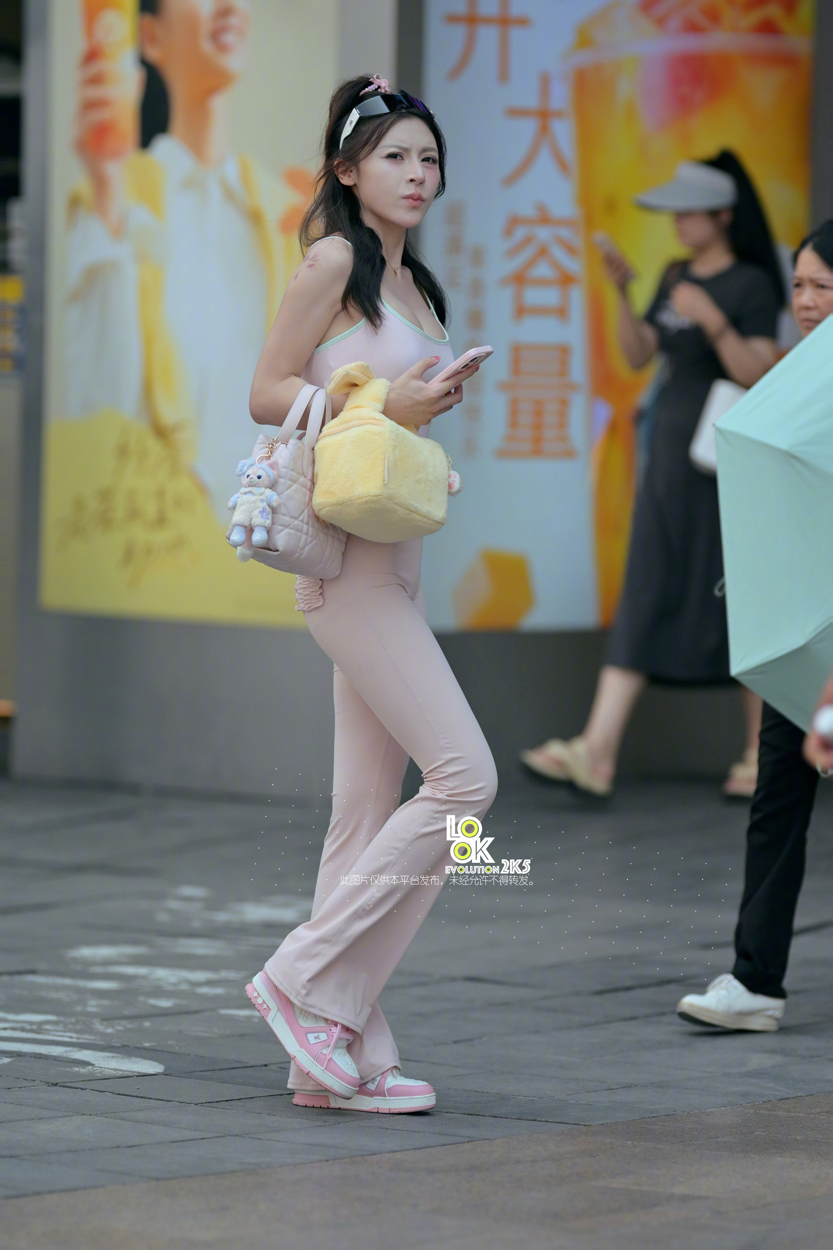 小姐姐身材不错哈！​​​