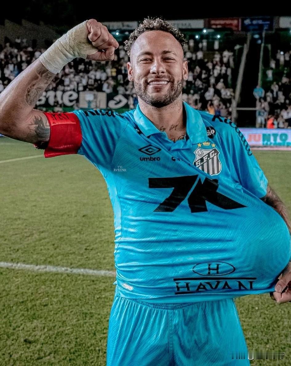 桑托斯的英雄，内马尔带领桑托斯成功保级!在巴甲最后一轮联赛中，桑托斯在主场3