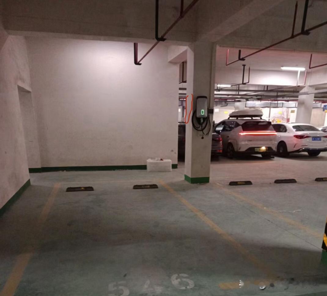 我有没有权利要求546车位安装的充电桩挪到红圈位置？问一下546车主，他把充电