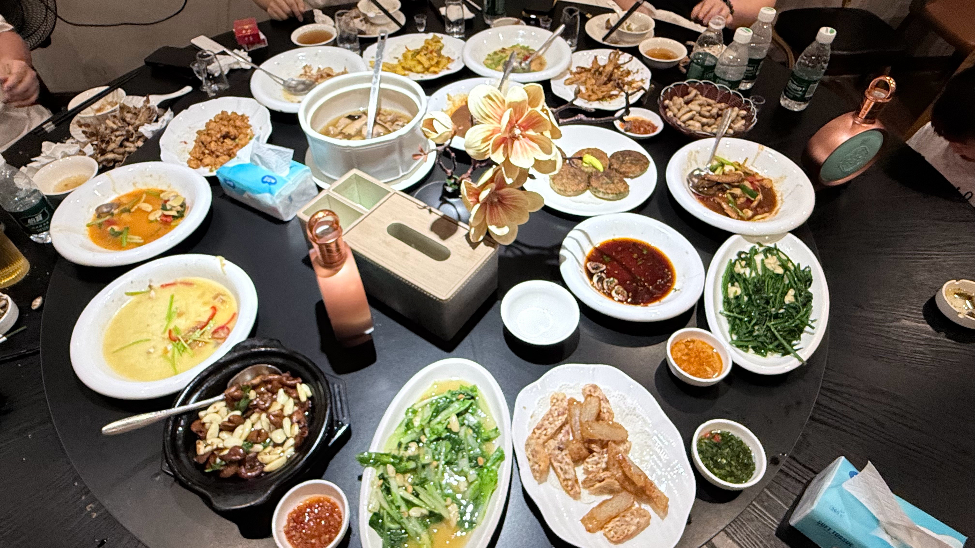 感受下我们的食量。。。五个人吃这些。。。。。。​​​