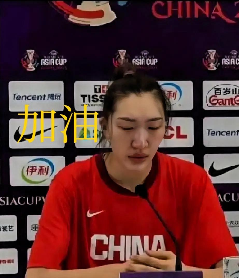中国女篮输给日本队后韩旭在发布会上忍不住哭了韩旭抹着眼泪说：我就想走好自己的