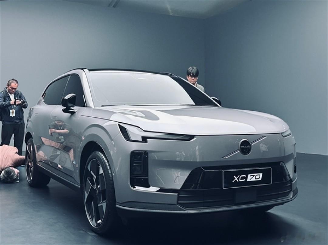 沃尔沃XC70将于2025年9月上市，基于领克08的SMA混动架构打造，但定价4