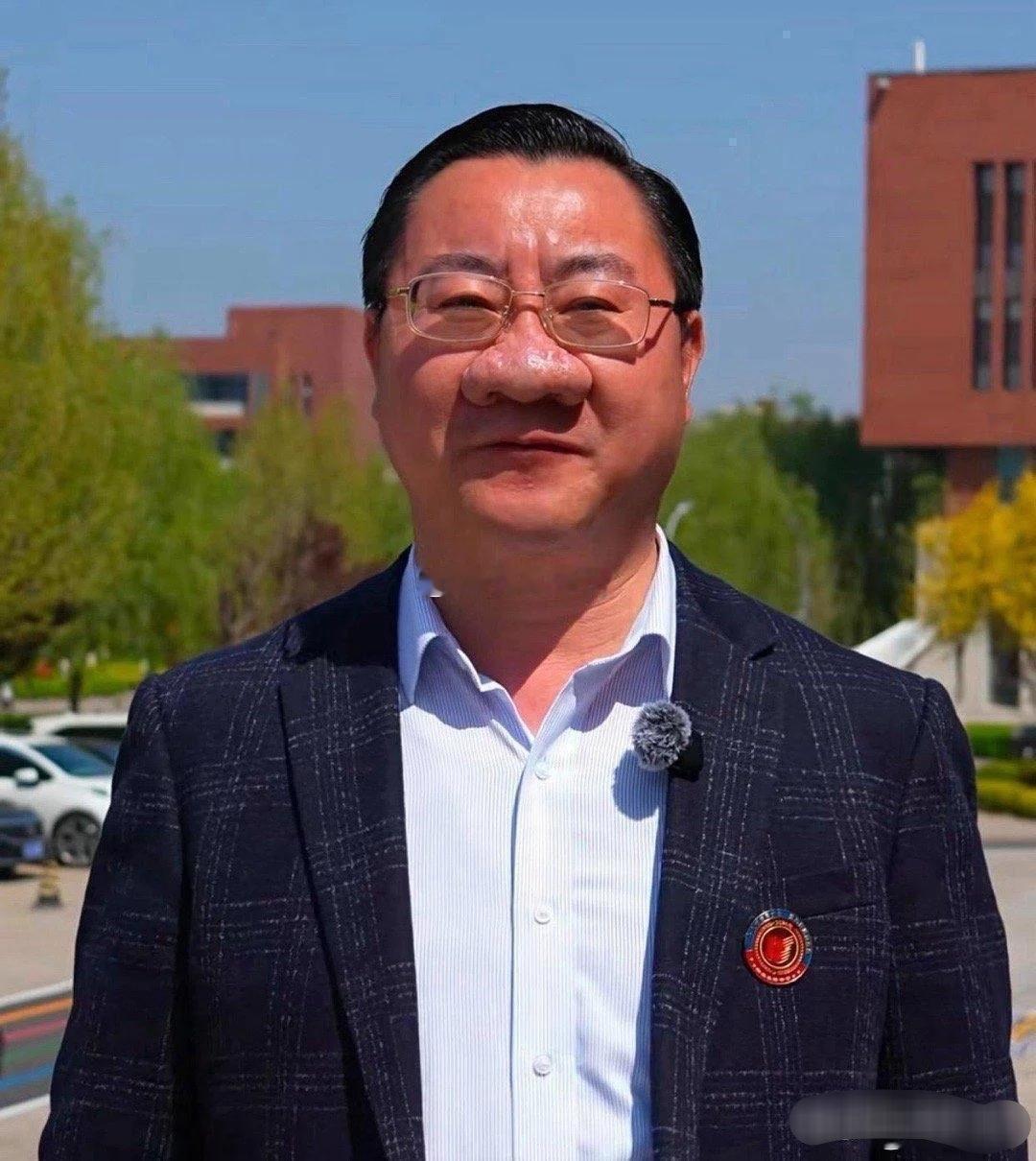 北大校友会副会长这鼻子大离谱