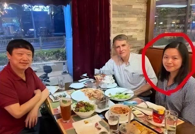 她曾与胡锡进把酒言欢，也曾与杨笠推杯换盏！事件发酵至今，不知道胡锡进怎么看？《纽