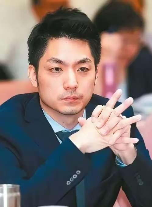 两口棺材的归宿：蒋家后人再提迁葬，乡愁与历史交织。2026年春，浙江奉化溪口的蒋