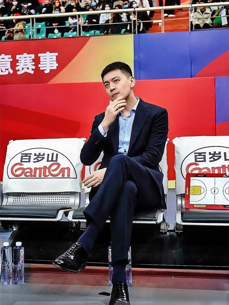 谁能想到辽宁放走张镇麟、韩德君退役、弗格离队，上赛季首发全换血，靠着新人+老将拼